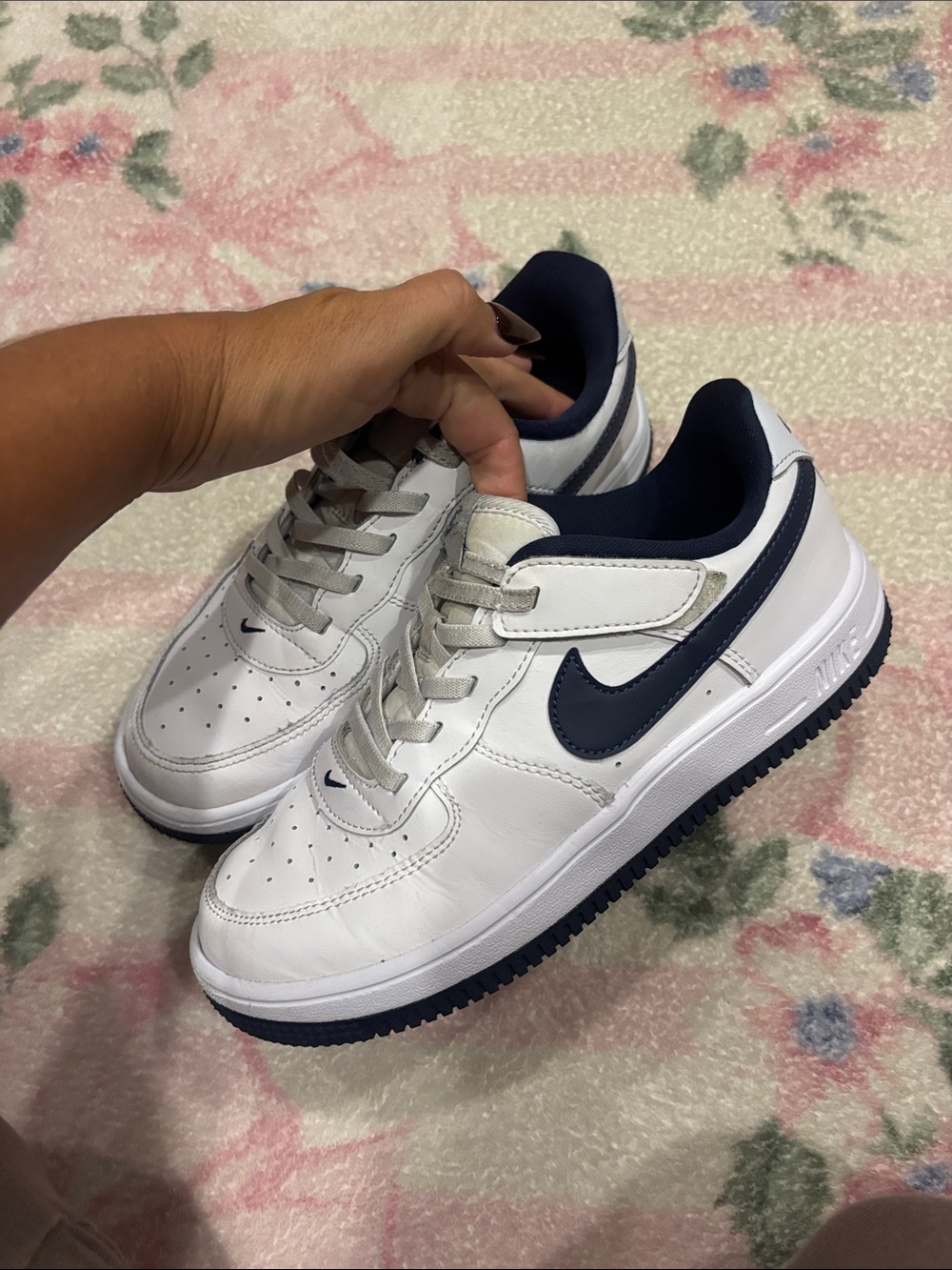 Boys Nike Kids White & Navy Low-Top Sneakers with Swoosh